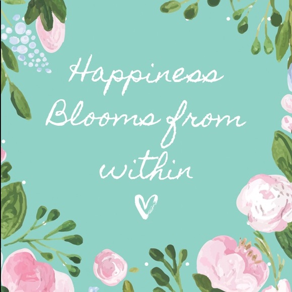 CLOSET CLEAR OUT!!! All Offers Welcome 🛍🌸👓 - Picture 3 of 4